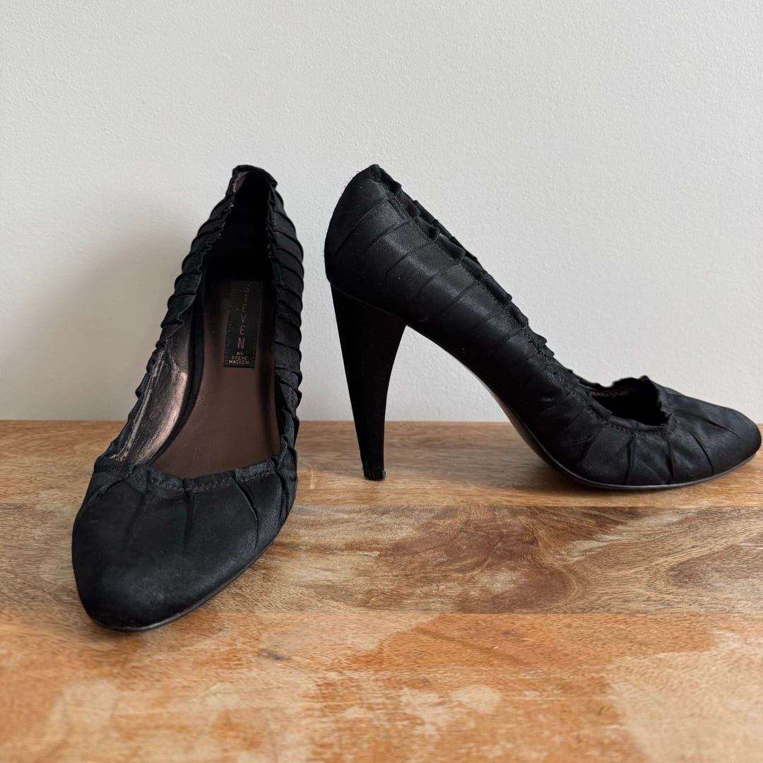 Vintage Pleated Satin Pumps - Women’s Size 9